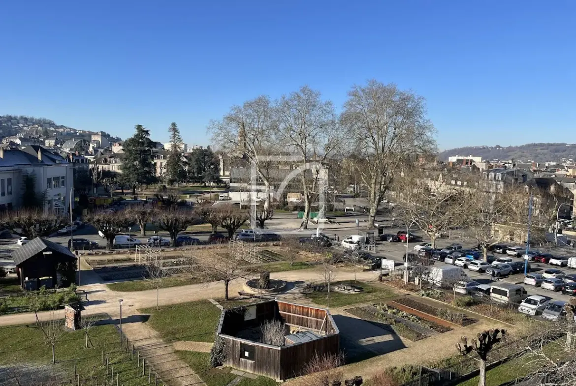 Appartement atypique avec vue dégagée à Brive-la-Gaillarde 