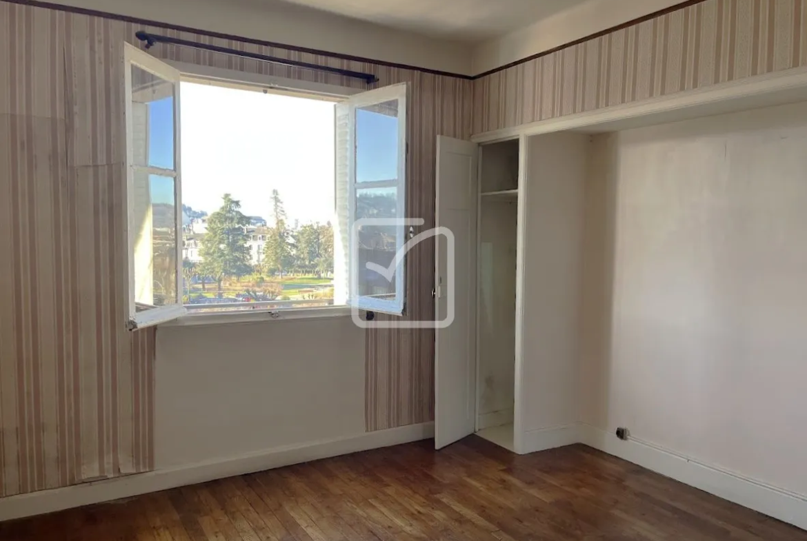 Appartement atypique avec vue dégagée à Brive-la-Gaillarde 