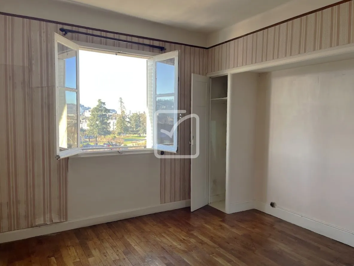 Appartement atypique avec vue dégagée à Brive-la-Gaillarde 