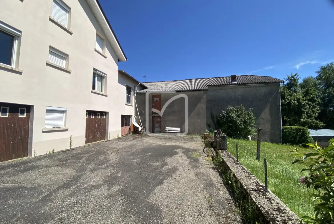 Maison Familiale à Latronquière avec 5 Chambres 