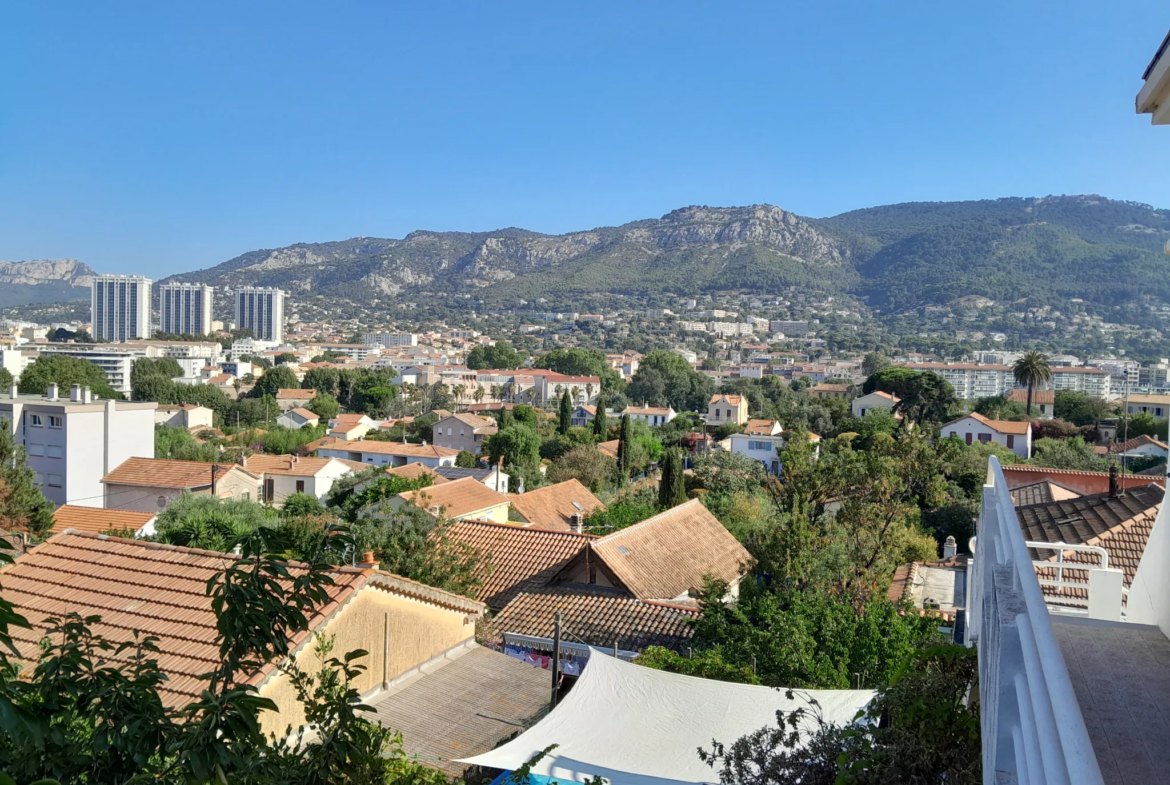 T3 rénové avec balcon à Lamalgue - Vue sur le Mont Faron 