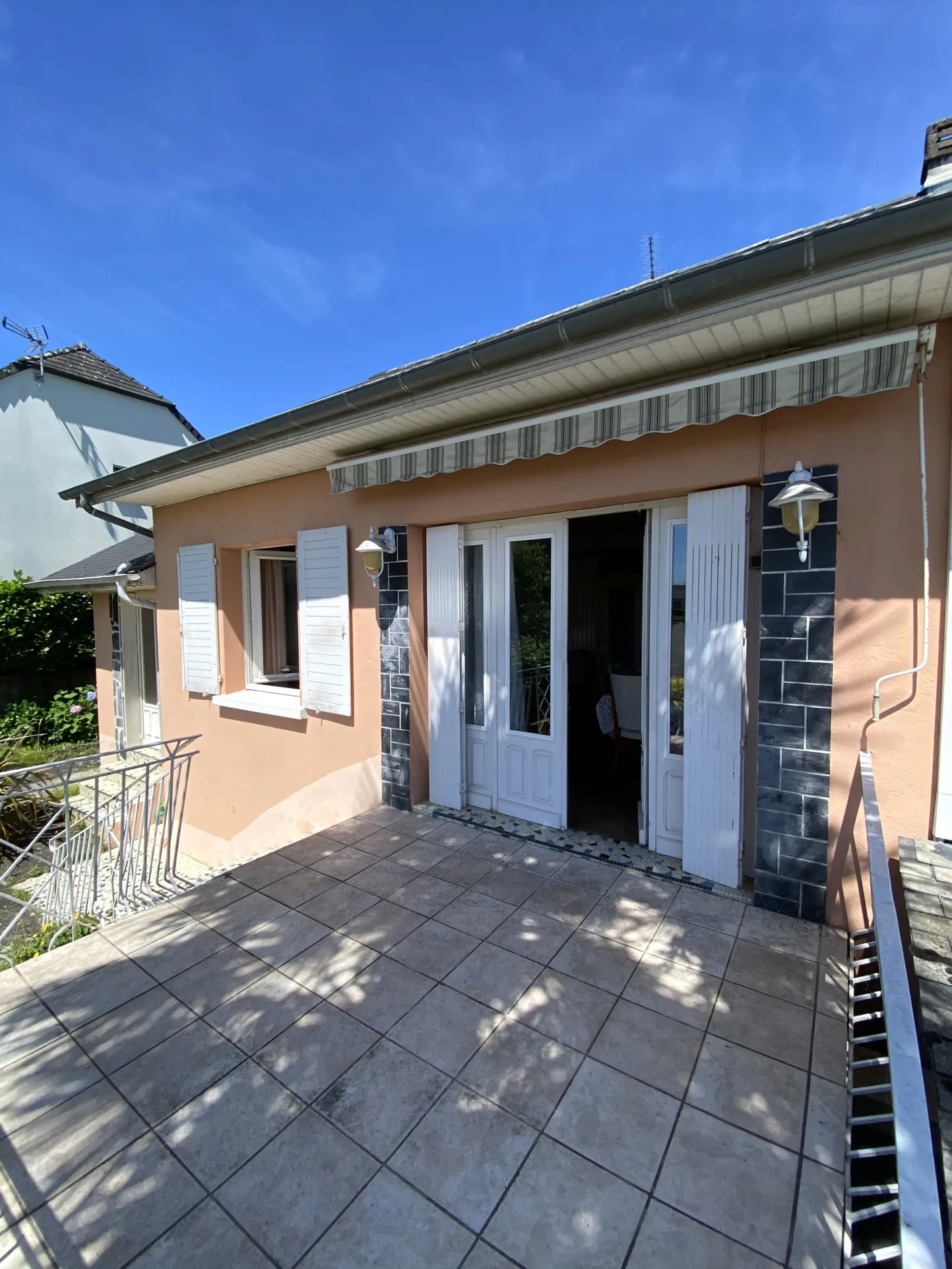 Maison T5 à vendre à Monein-Centre avec jardin et vue Pyrénées 