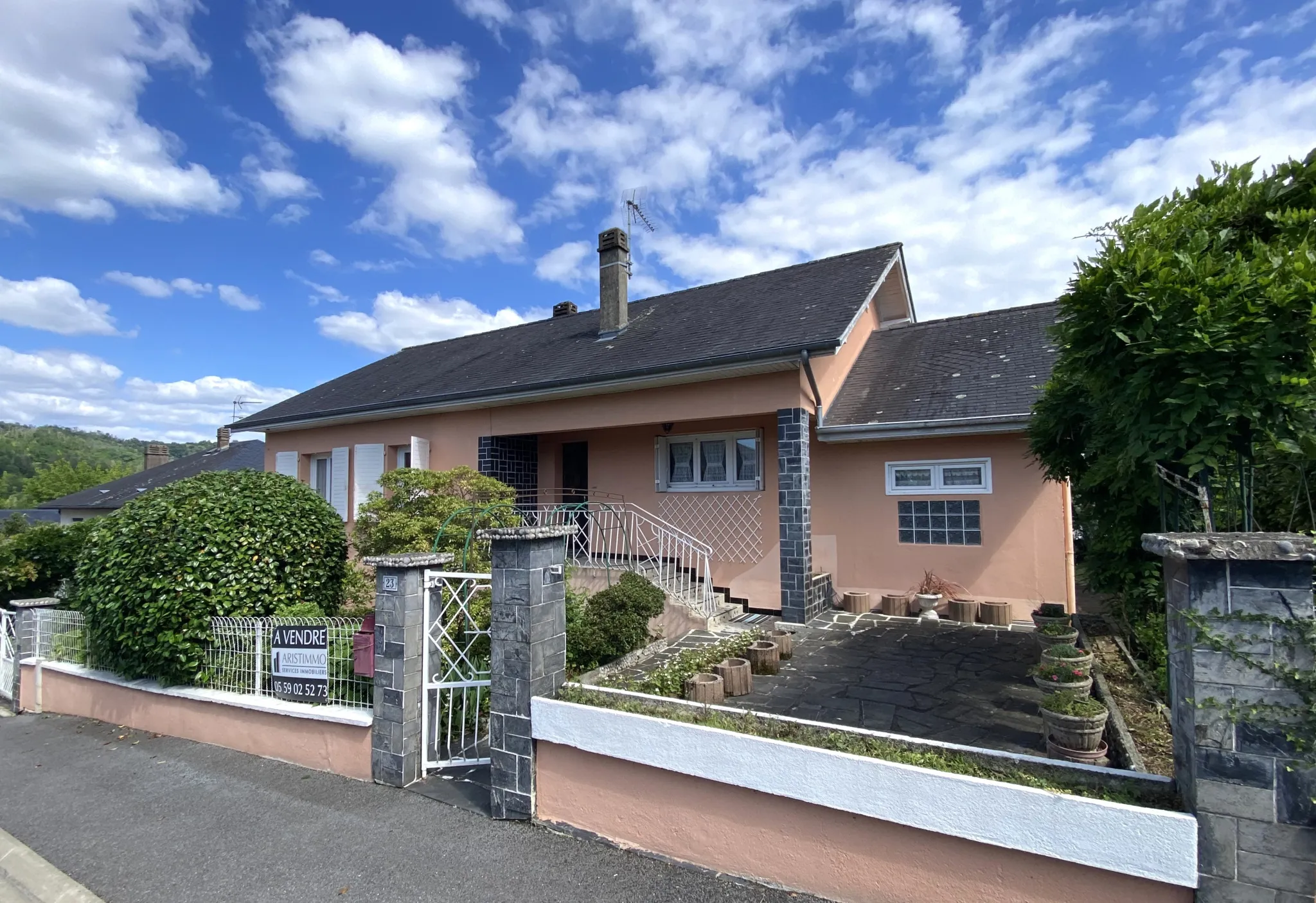 Maison T5 à vendre à Monein-Centre avec jardin et vue Pyrénées 