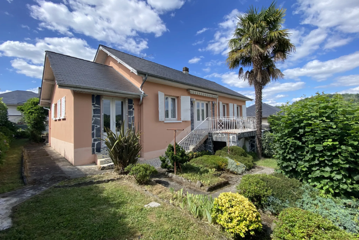 Maison T5 à vendre à Monein-Centre avec jardin et vue Pyrénées 