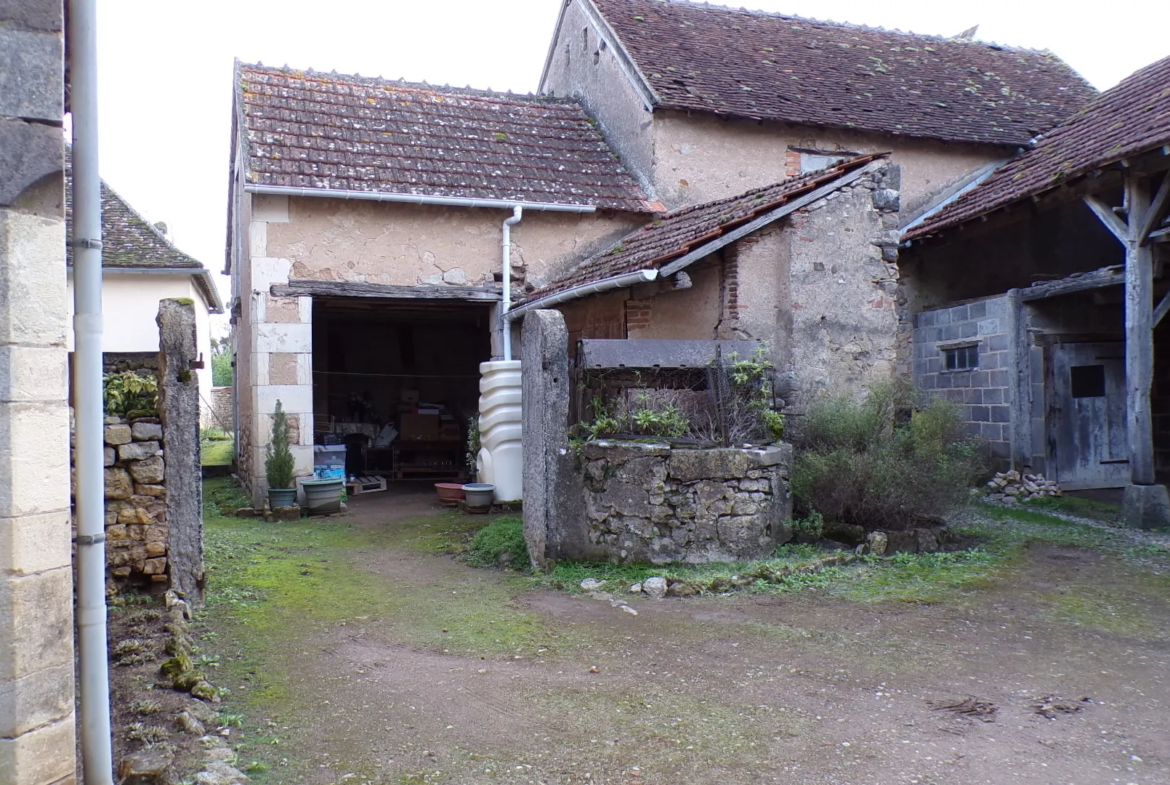 Maison avec deux appartements indépendants à Ainay-le-Château 