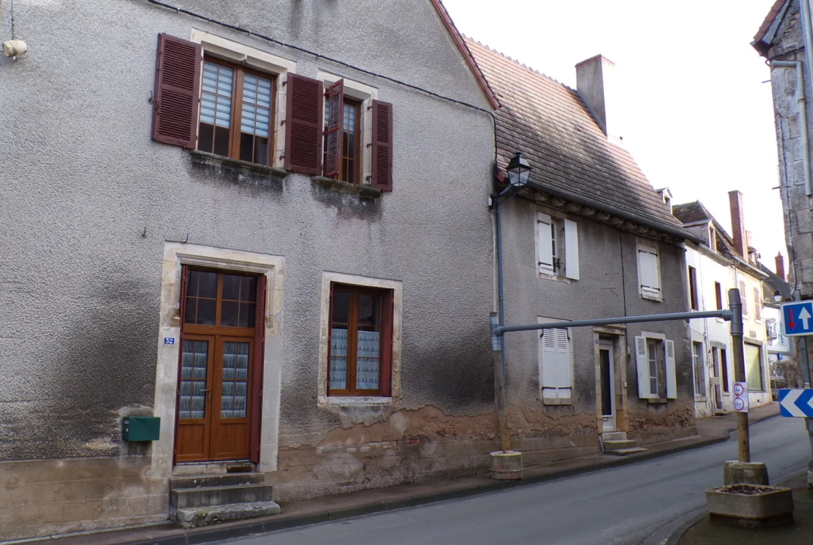 Maison avec deux appartements indépendants à Ainay-le-Château 