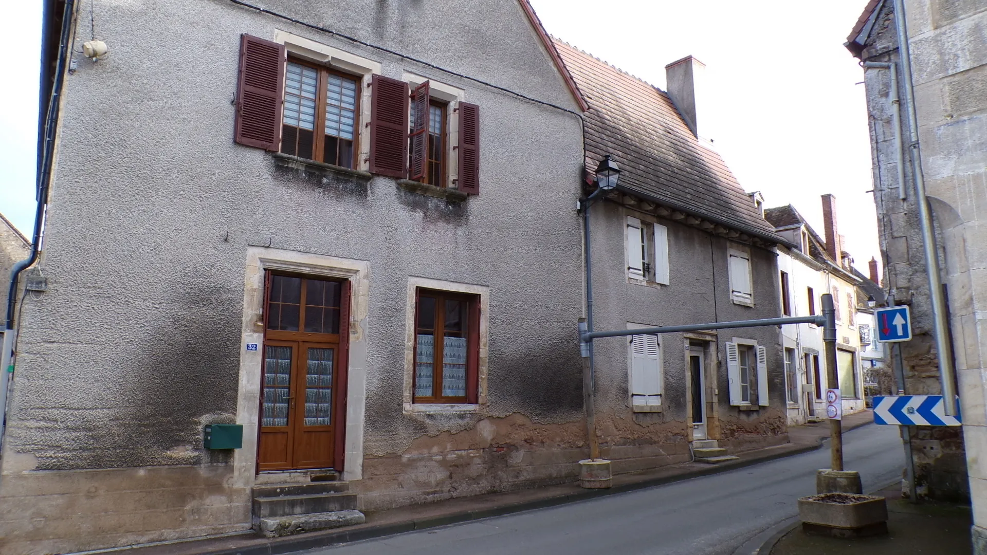 Maison avec deux appartements indépendants à Ainay-le-Château 