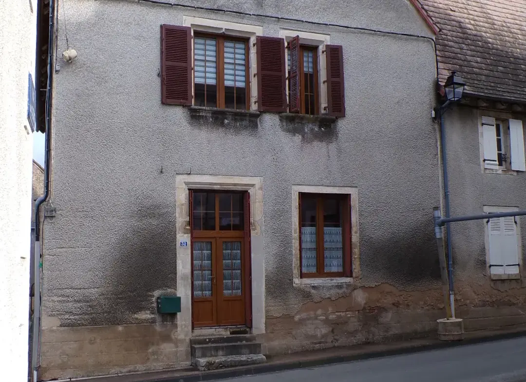 Maison avec deux appartements indépendants à Ainay-le-Château 