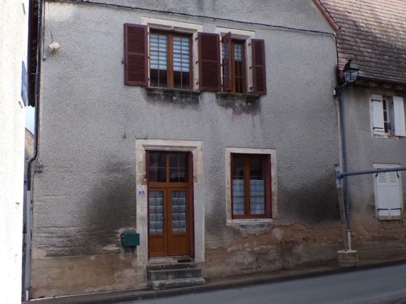 Maison avec deux appartements indépendants à Ainay-le-Château