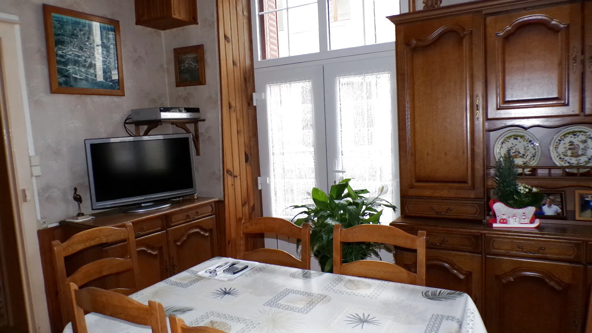 Maison avec deux appartements indépendants à Ainay-le-Château 