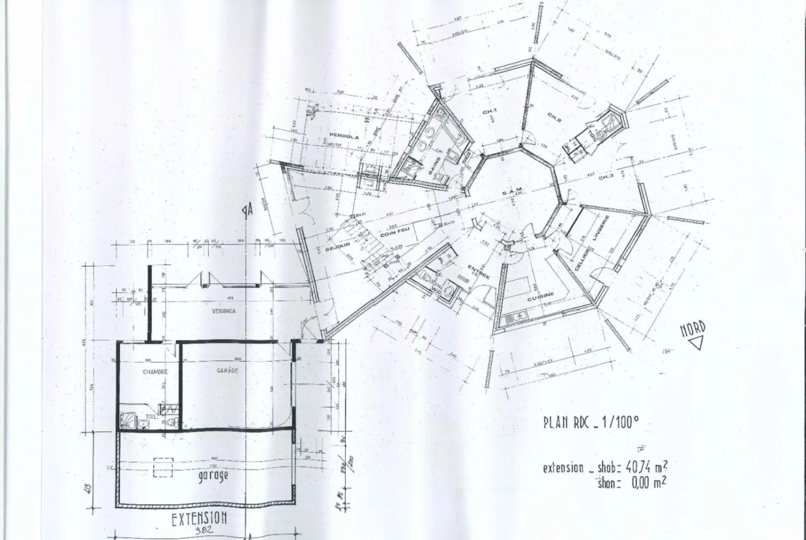 Maison d'architecte unique à Galgon avec grand terrain 