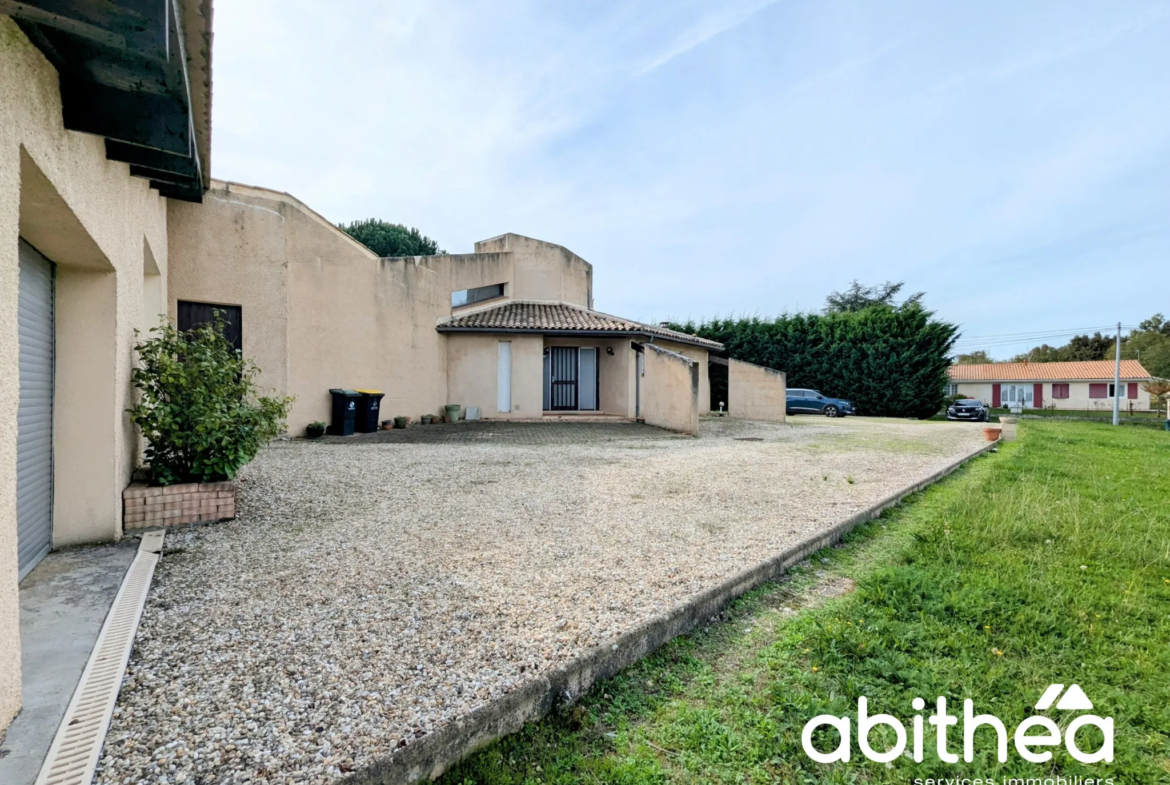 Maison d'architecte unique à Galgon avec grand terrain 