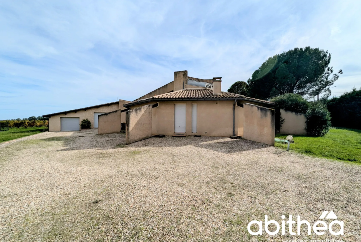 Maison d'architecte unique à Galgon avec grand terrain 