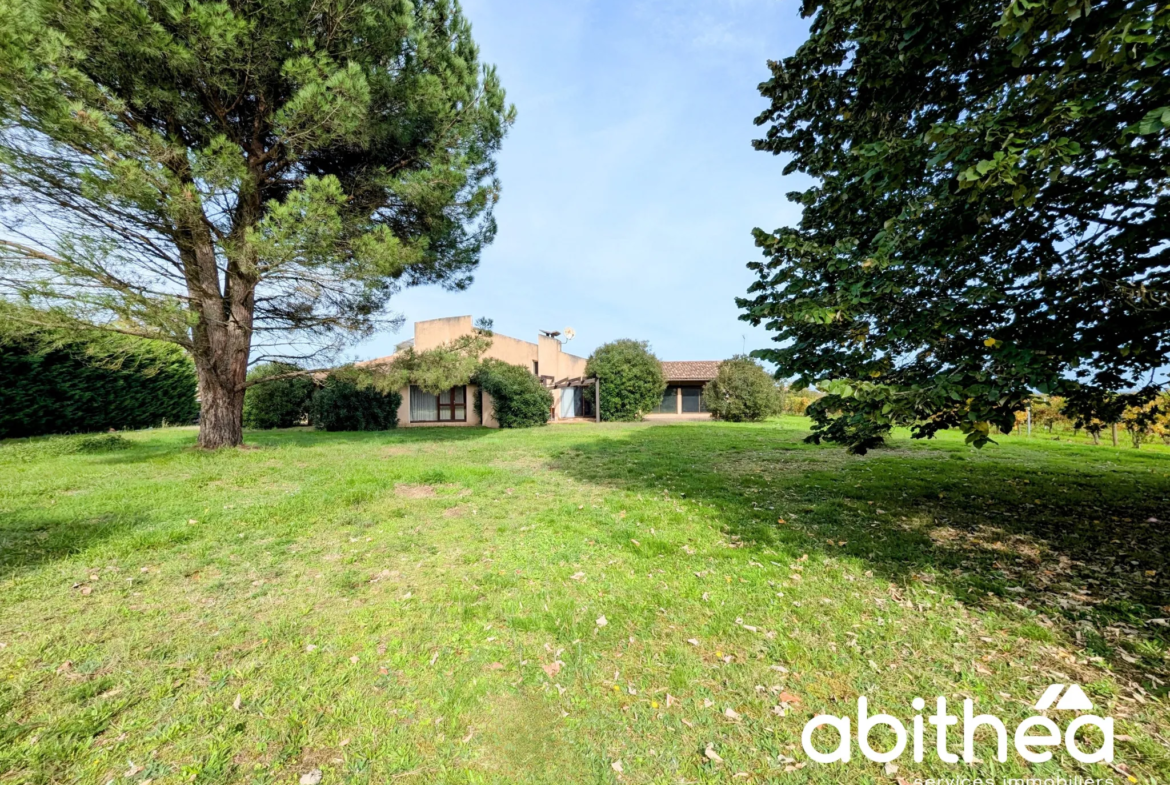 Maison d'architecte unique à Galgon avec grand terrain 