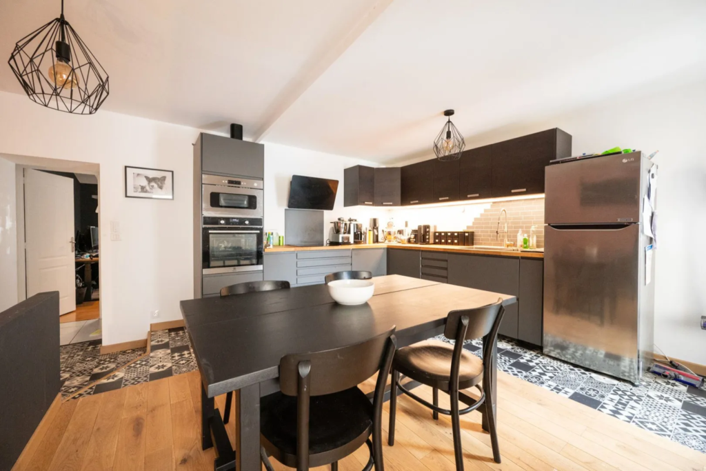 Vente appartement rénové Type 3 à Saint-Savournin - 235 000 €