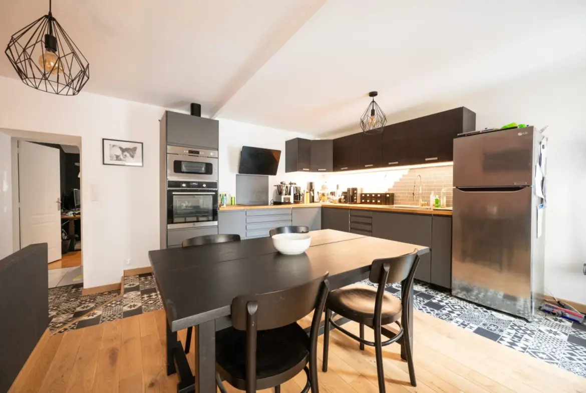 Vente appartement rénové Type 3 à Saint-Savournin - 235 000 € 