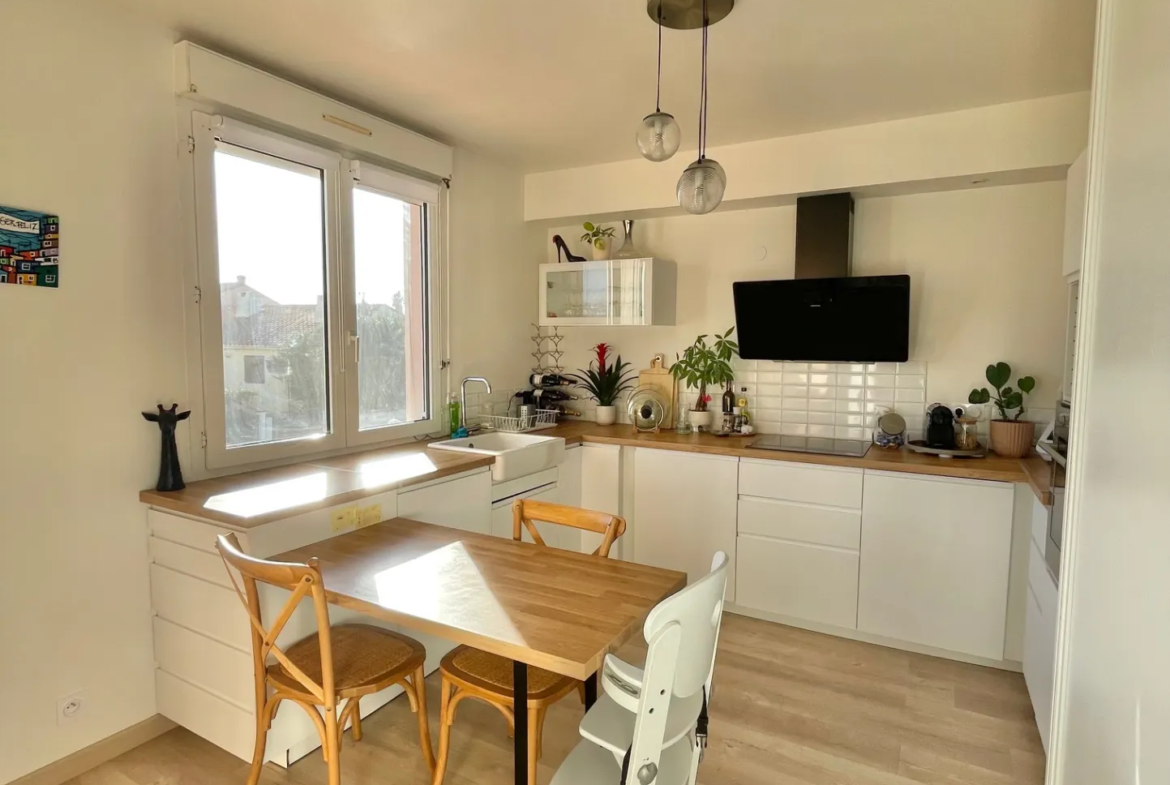 Appartement T3 rénové avec loggia et vue imprenable à Montescot 