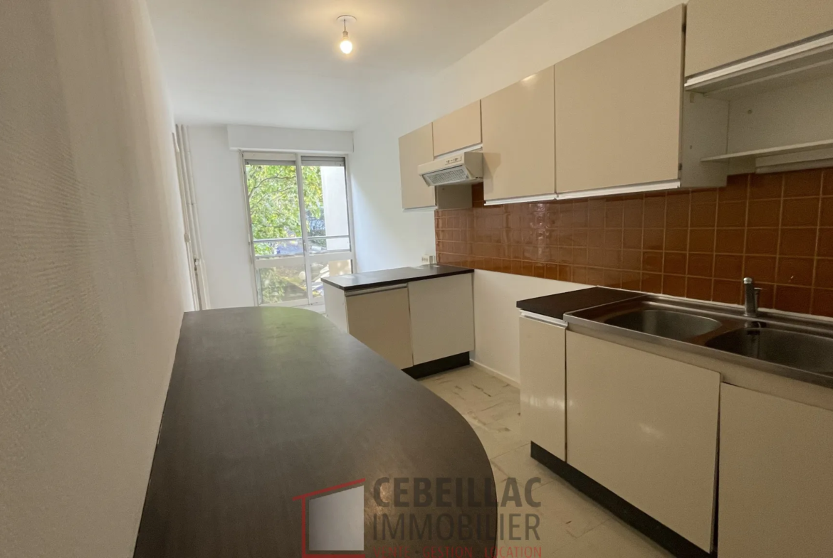 Appartement traversant de 78 m² à Clermont-Ferrand avec balcon et garage 