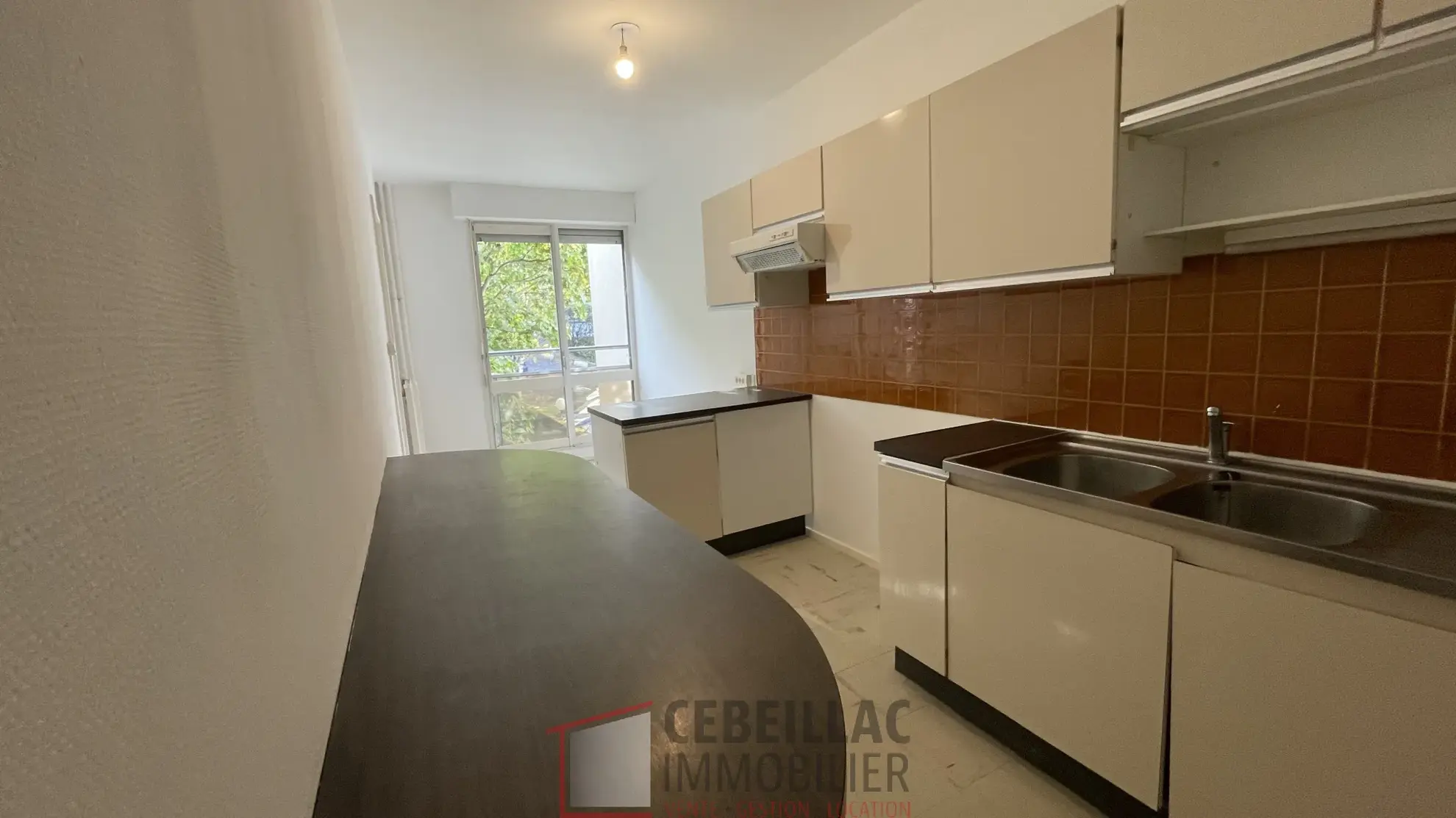 Appartement traversant de 78 m² à Clermont-Ferrand avec balcon et garage 