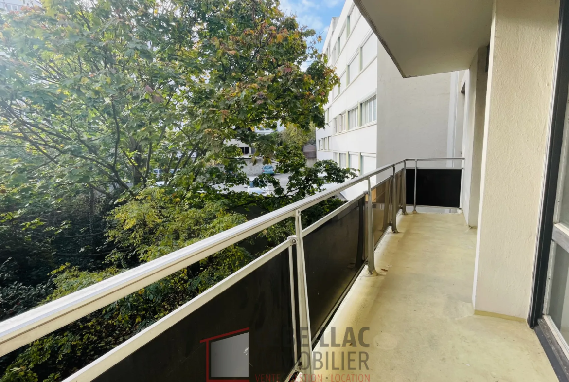 Appartement traversant de 78 m² à Clermont-Ferrand avec balcon et garage 