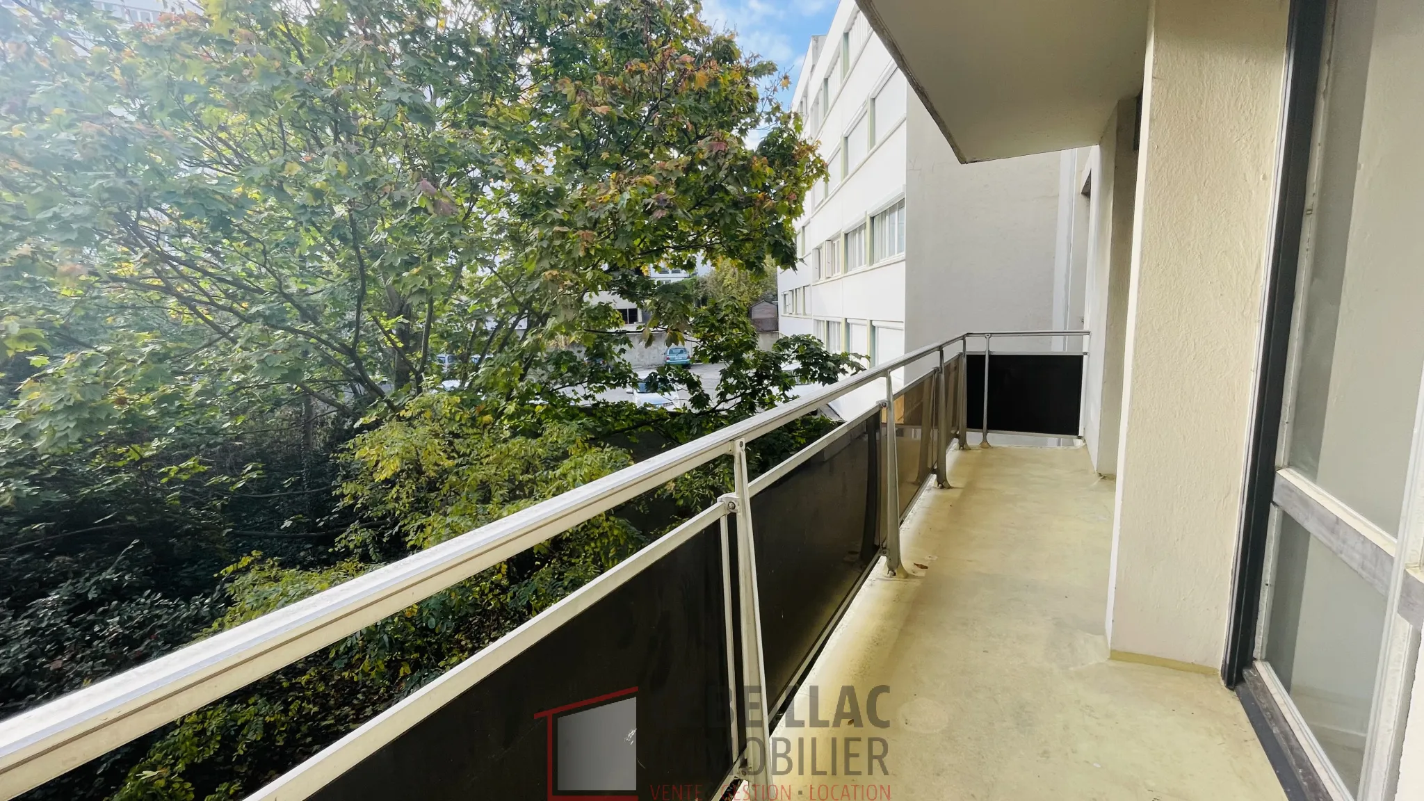 Appartement traversant de 78 m² à Clermont-Ferrand avec balcon et garage 