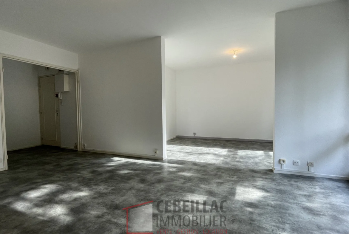 Appartement traversant de 78 m² à Clermont-Ferrand avec balcon et garage 