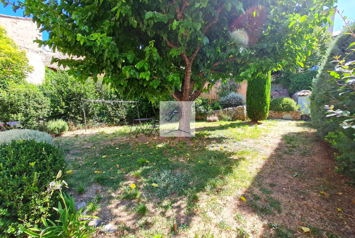 Maison de Village à Rénover Proche de Bédoin avec Jardin et Garage 