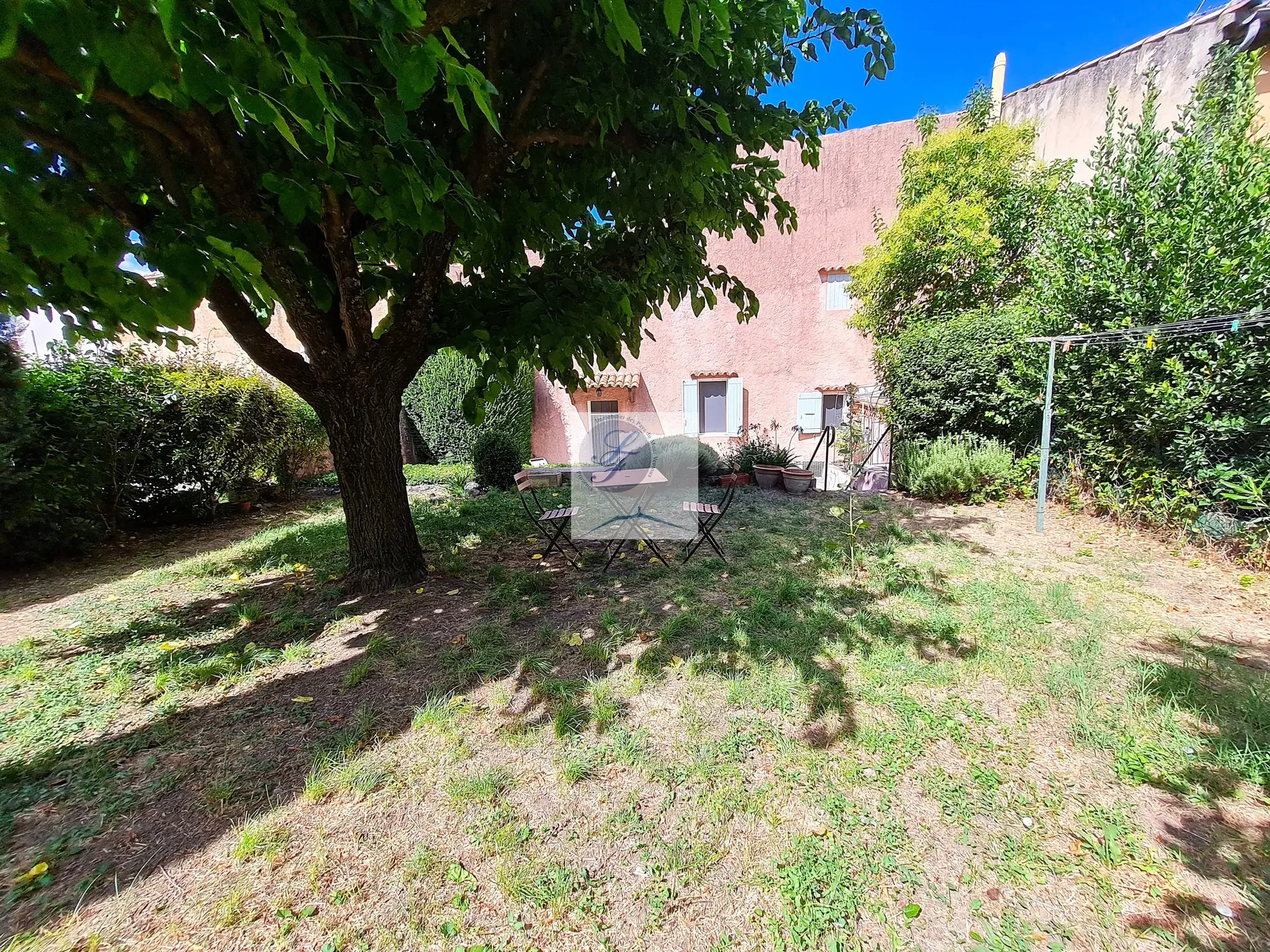 Maison de Village à Rénover Proche de Bédoin avec Jardin et Garage 