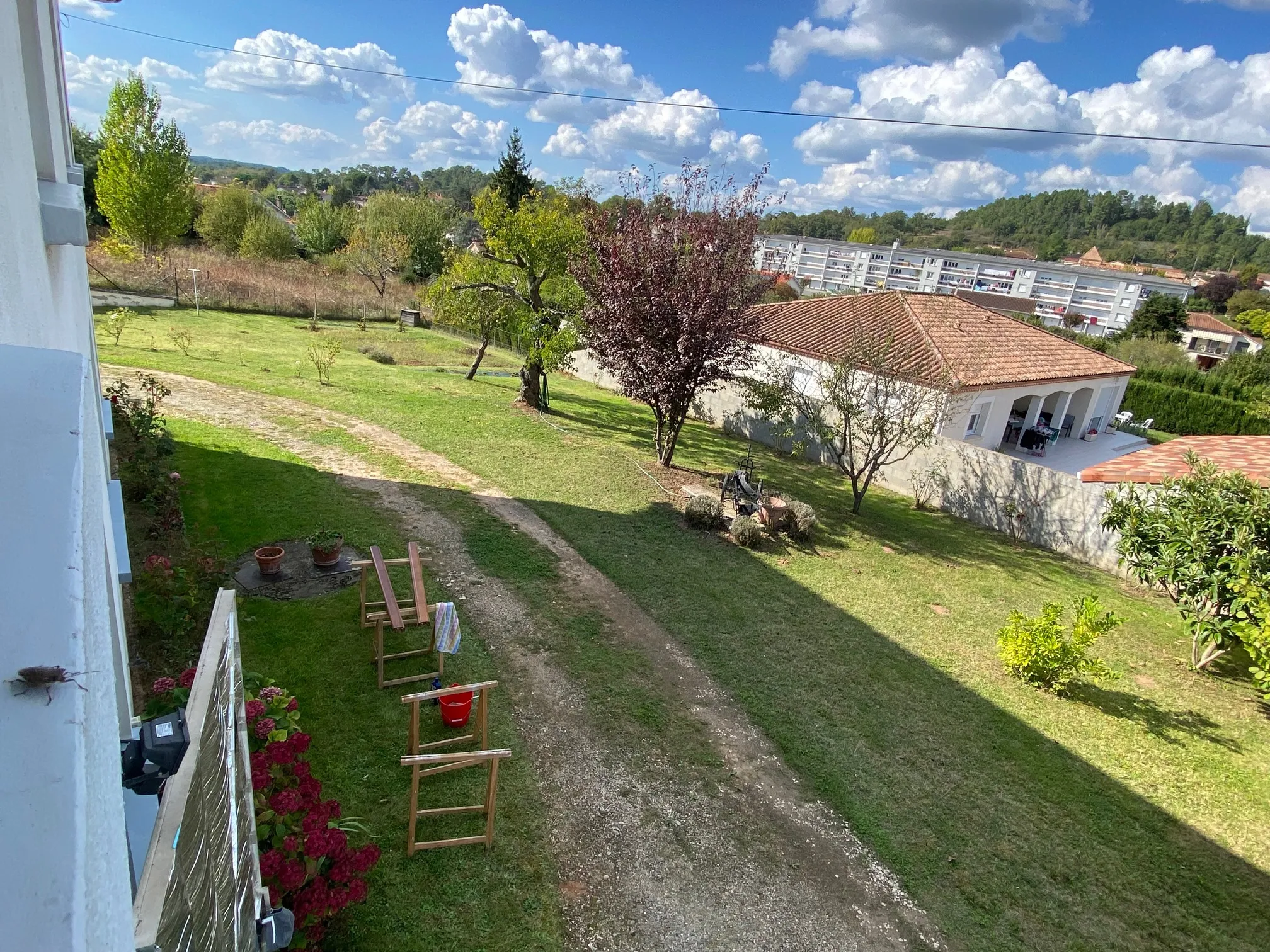 Maison spacieuse avec 2 logements et double garage à Fumel 