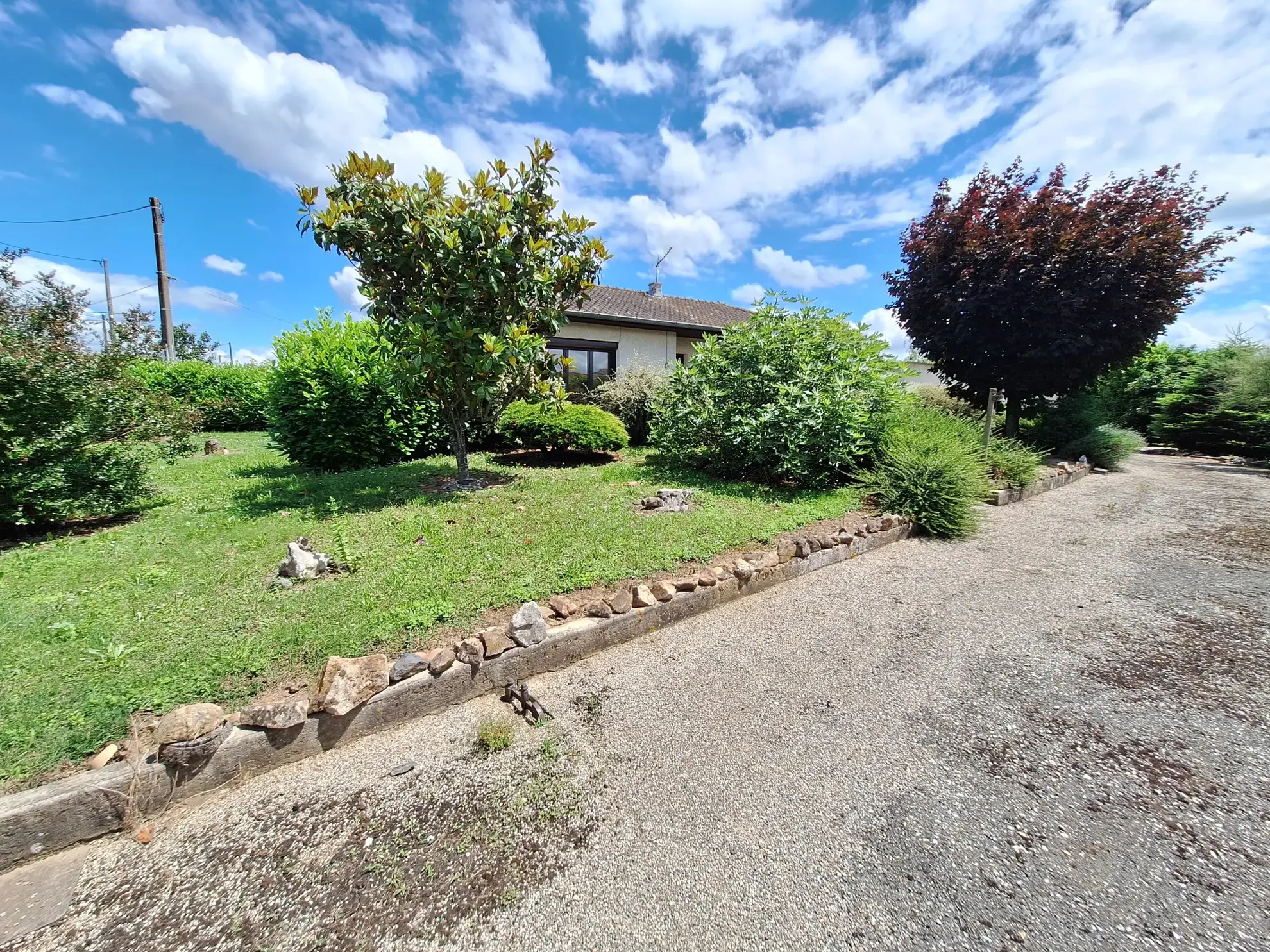 Maison à vendre à Assieu - 61 m² avec garage et terrain 