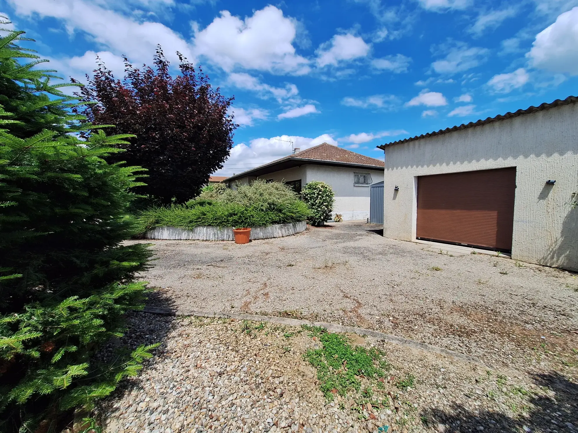 Maison à vendre à Assieu - 61 m² avec garage et terrain 