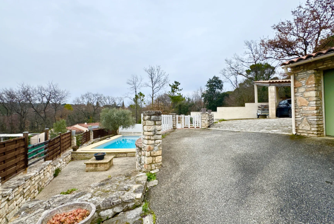 Villa de plain-pied avec piscine et vue à Mondragon 