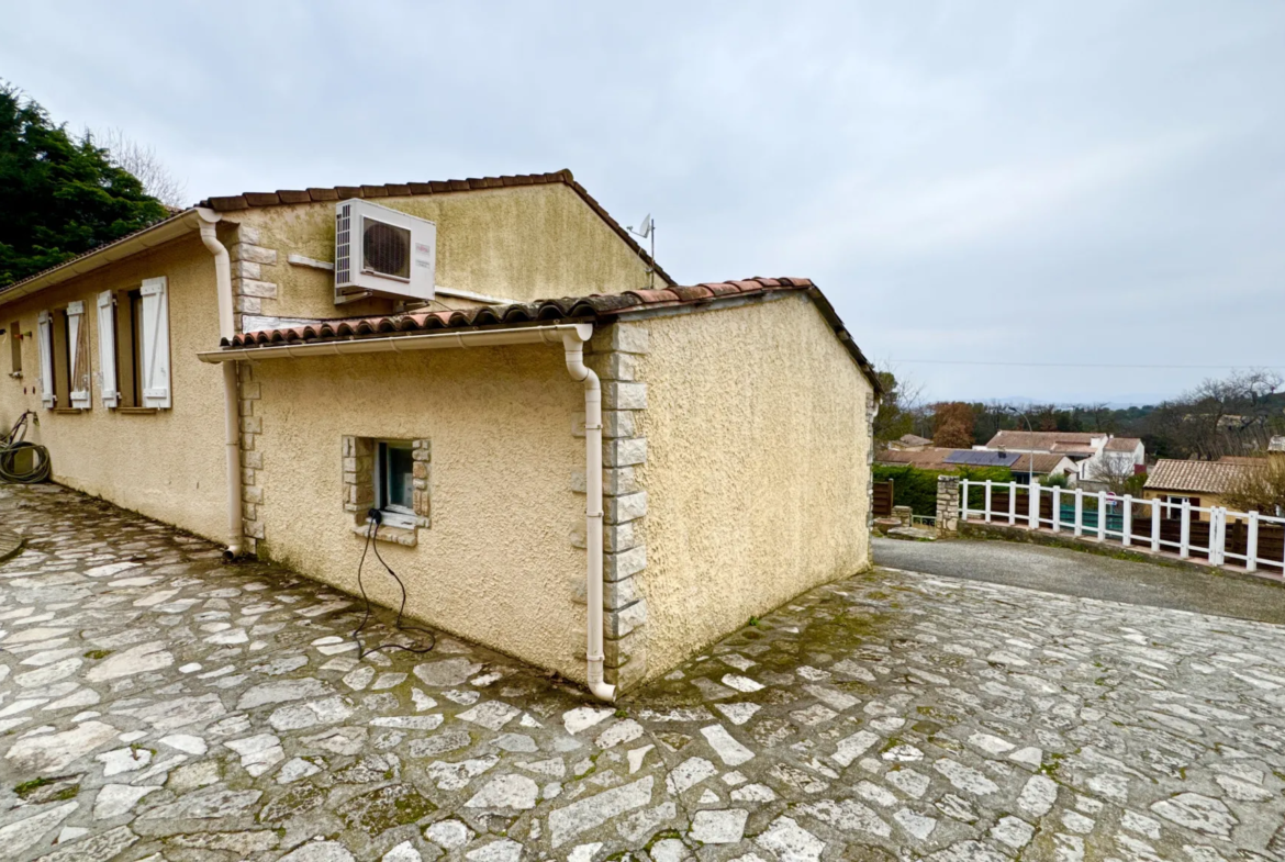 Villa de plain-pied avec piscine et vue à Mondragon 