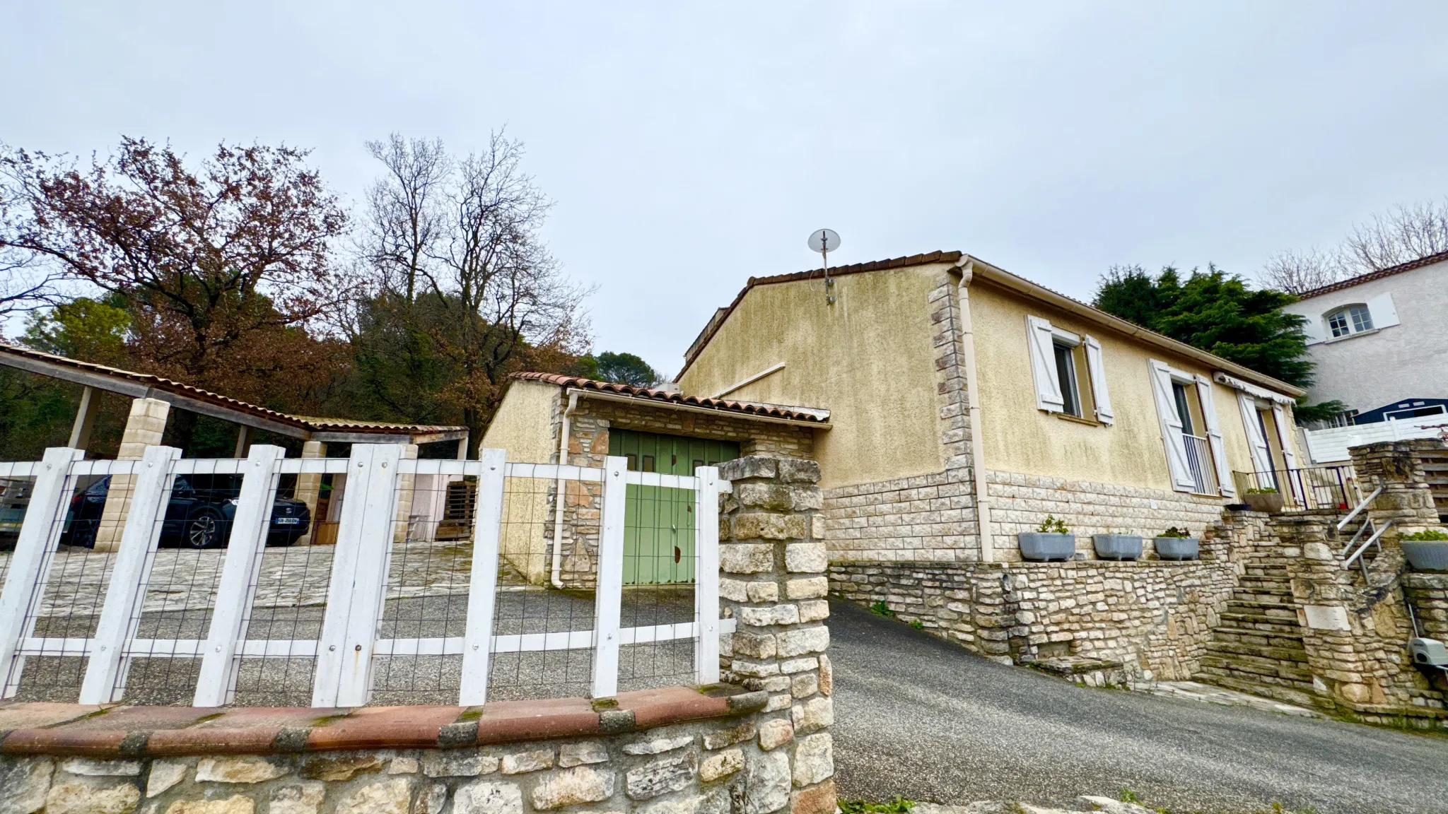 Villa de plain-pied avec piscine et vue à Mondragon 