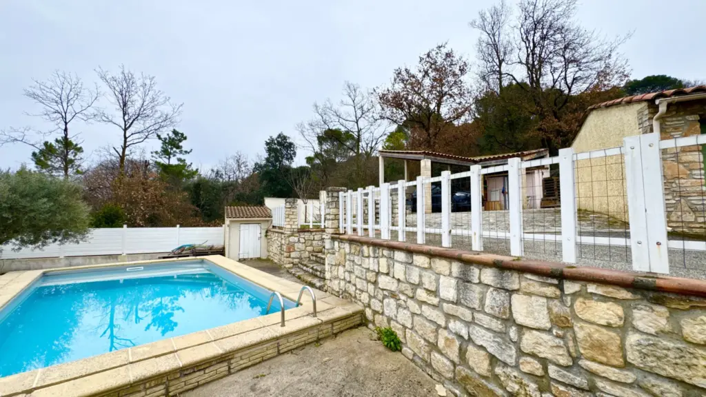 Villa de plain-pied avec piscine et vue à Mondragon