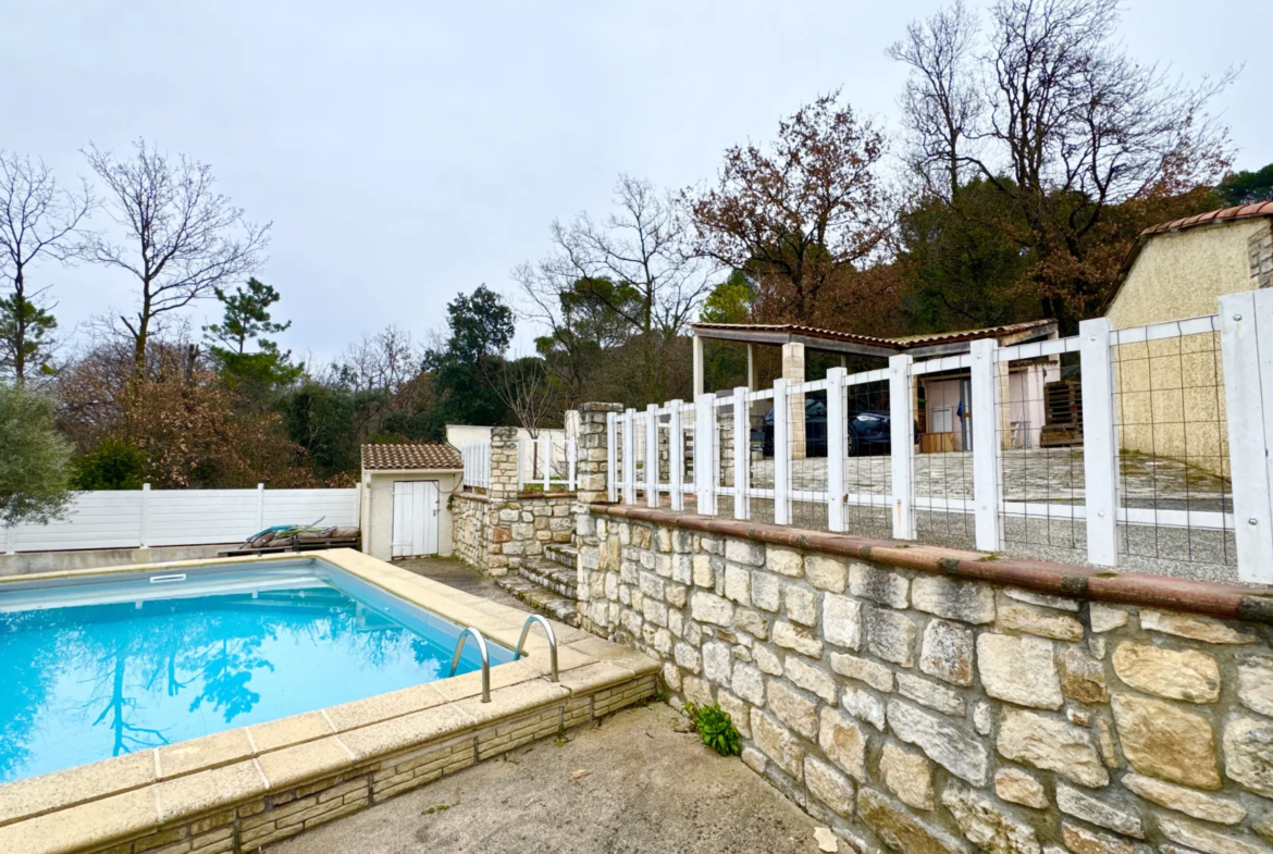 Villa de plain-pied avec piscine et vue à Mondragon 