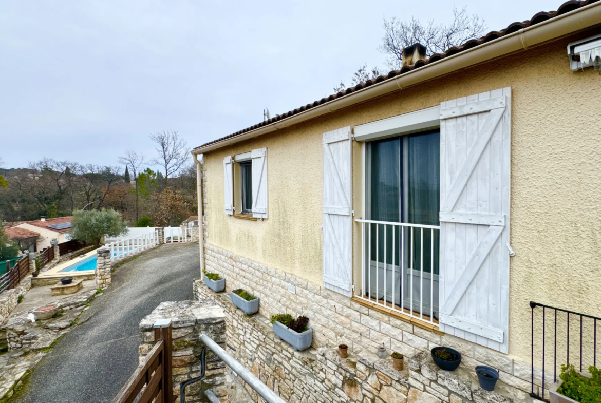 Villa de plain-pied avec piscine et vue à Mondragon 