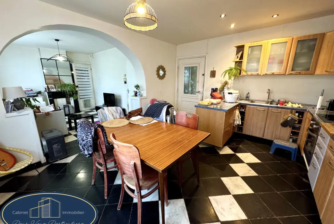 À vendre : Immeuble avec Bar FDJ et Duplex à Bouchain 