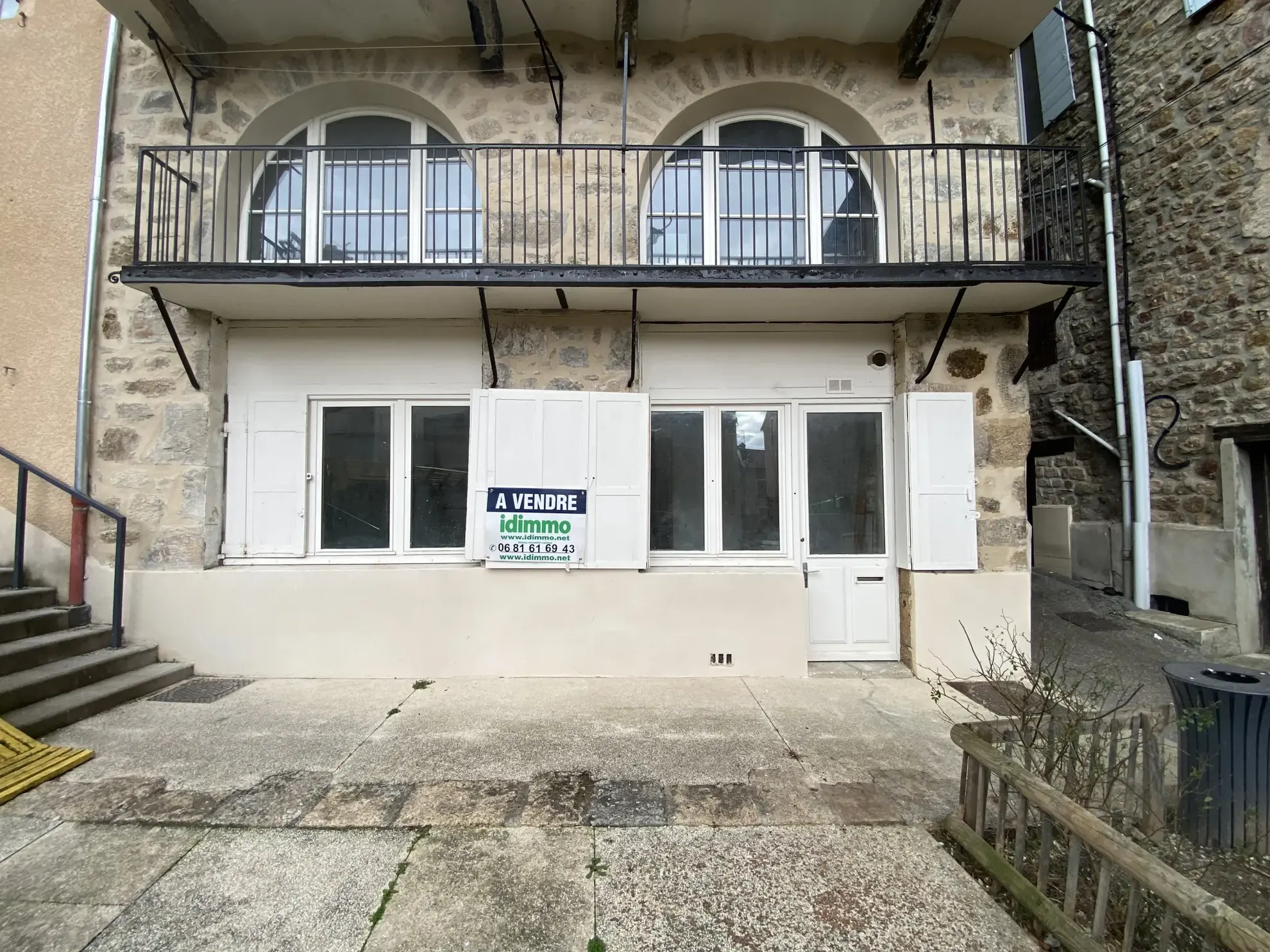 Appartement à rénover en rez-de-chaussée lumineux avec cave à Annonay 