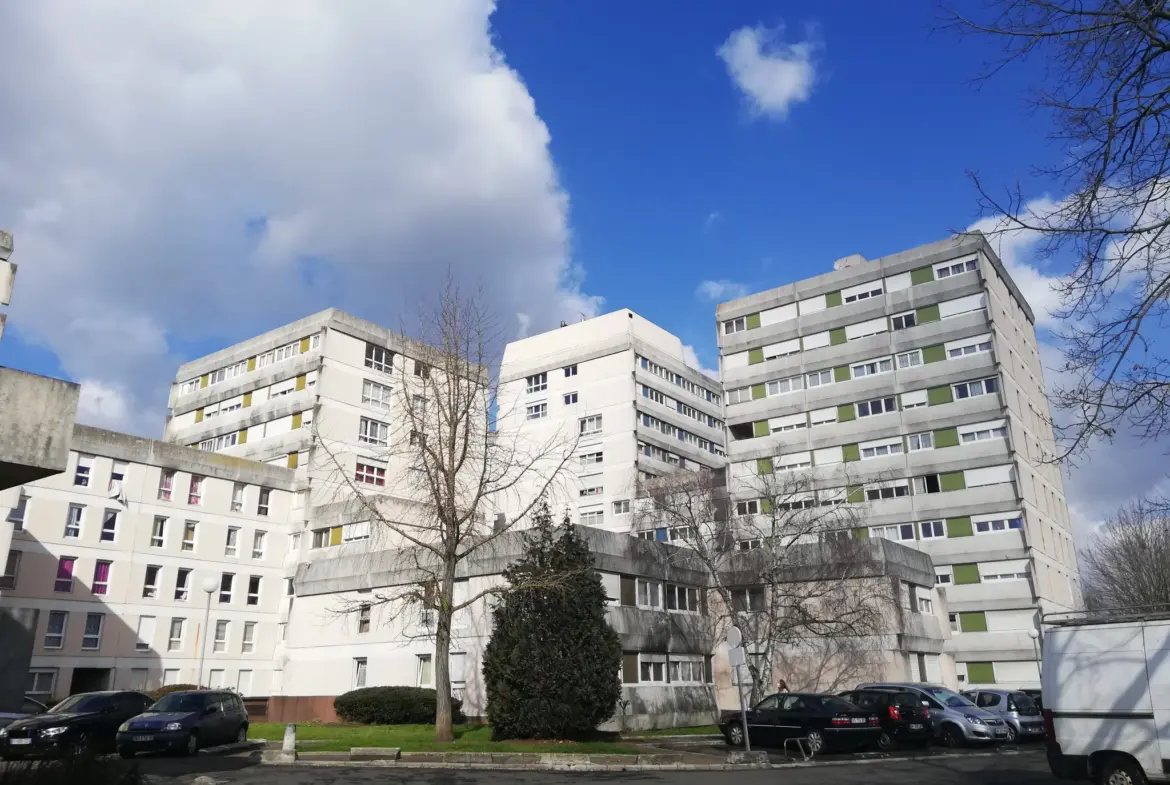 À Montmagny, appartement avec 2 chambres à vendre 