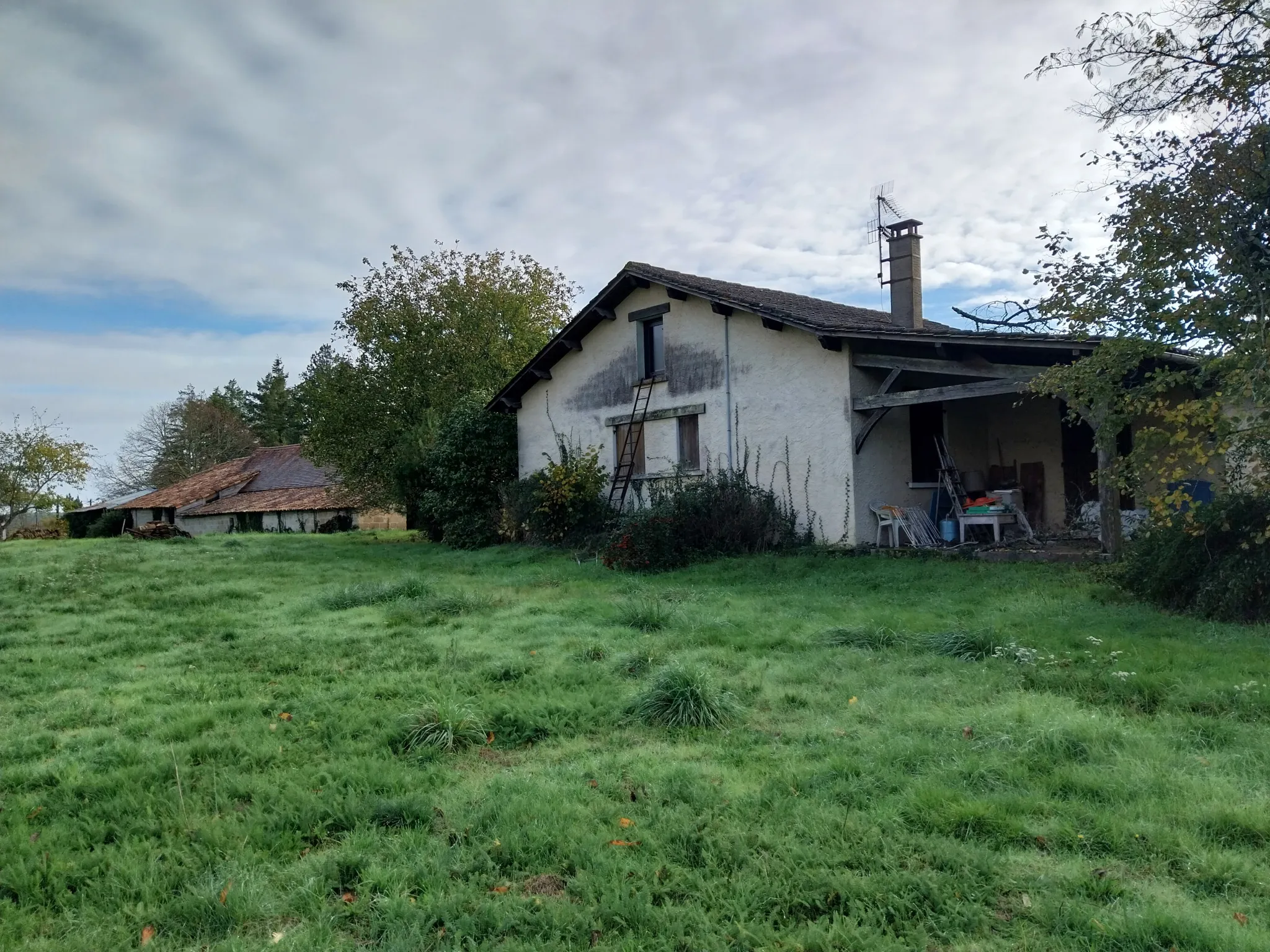 Vente d'un ensemble immobilier au calme sur 13 hectares 