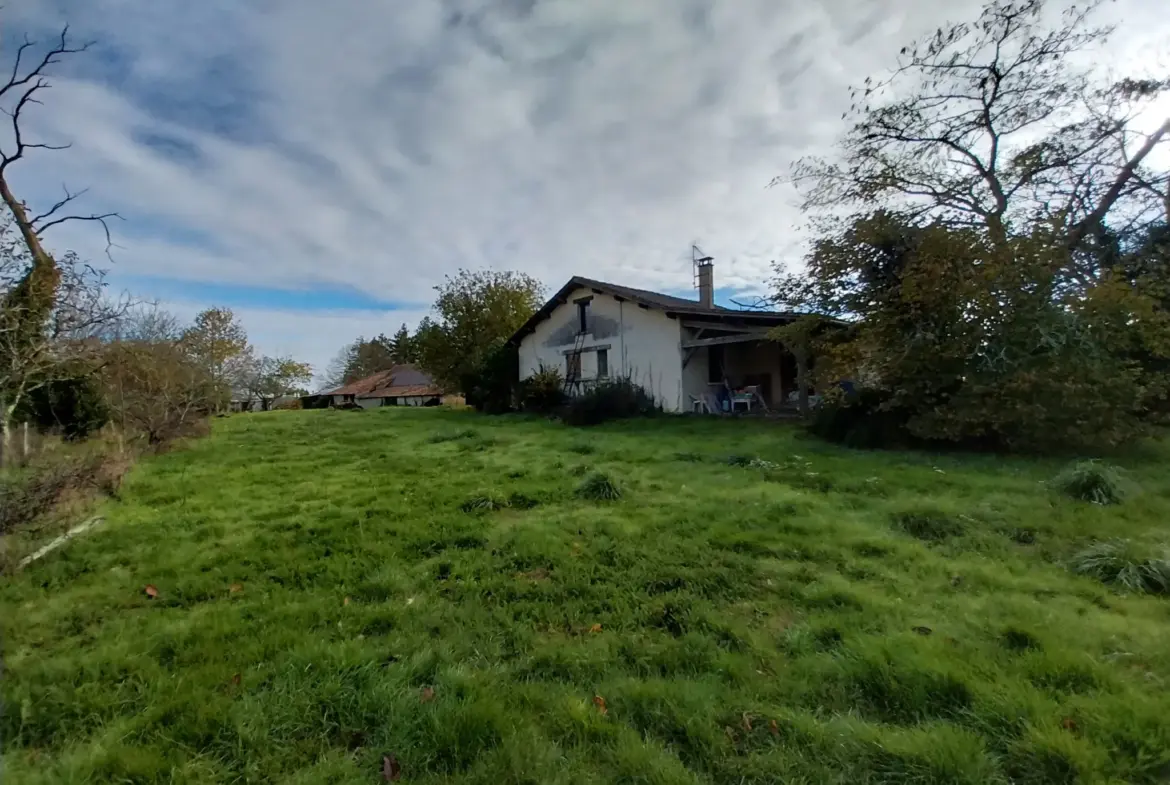 Vente d'un ensemble immobilier au calme sur 13 hectares 