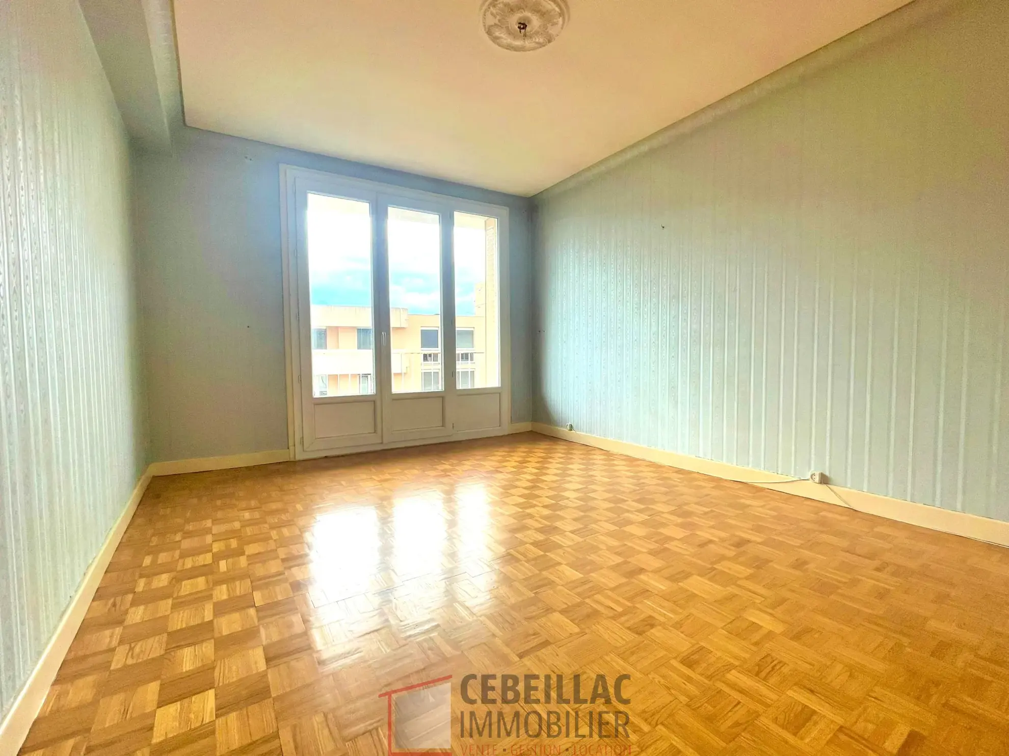 Bel appartement T4 de 90 m² à Clermont-Ferrand, dernier étage avec vue 