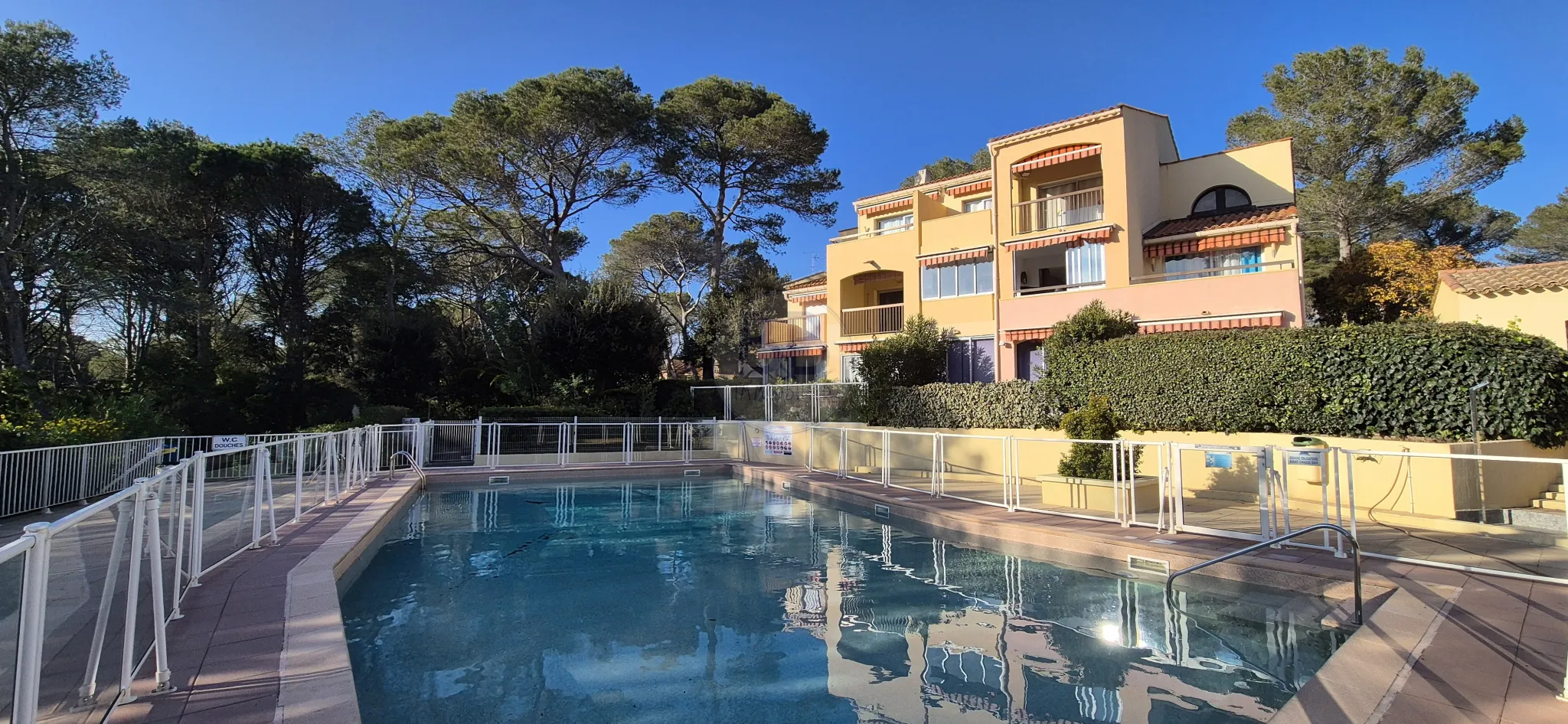 Appartement lumineux en bordure de golf à St Raphael 