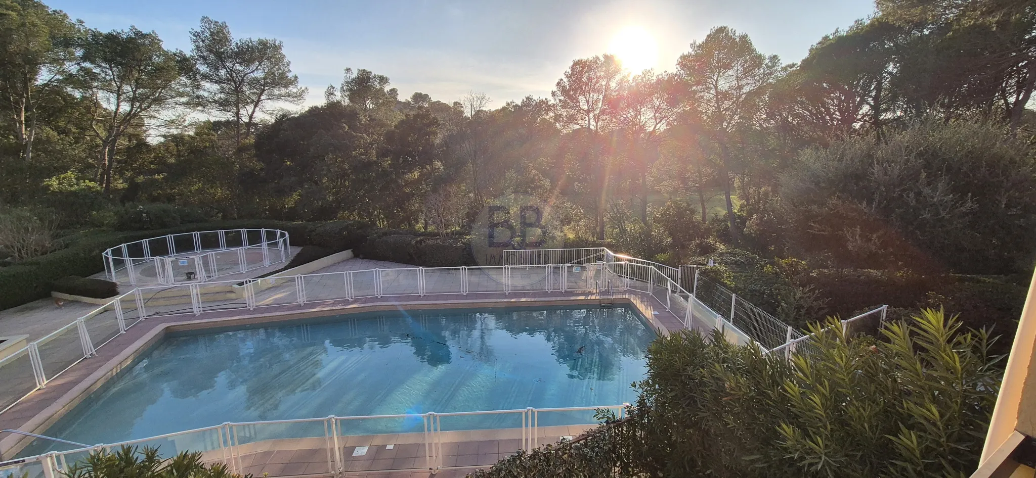 Appartement lumineux en bordure de golf à St Raphael 