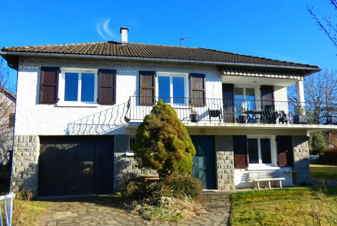 Belle maison à Arpajon-sur-Cère avec 4 chambres 