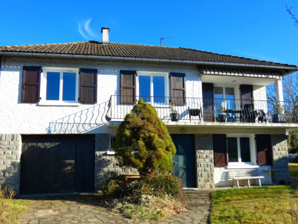 Belle maison à Arpajon-sur-Cère avec 4 chambres