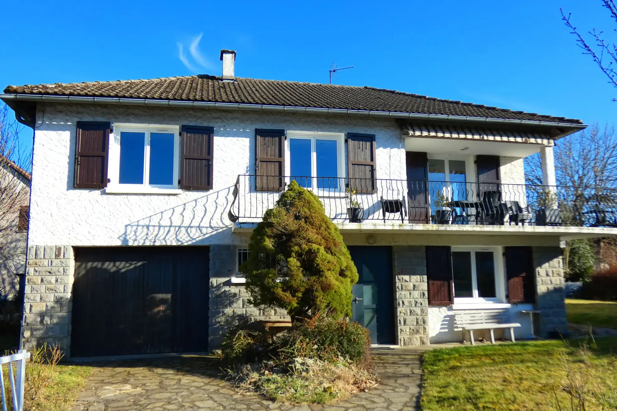 Belle maison à Arpajon-sur-Cère avec 4 chambres 