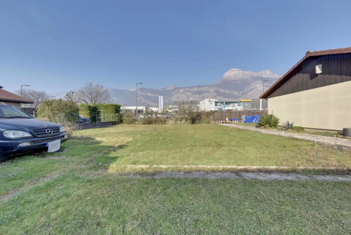 Terrain Constructible à Vendre à Crolles - 390 m² avec Permis de Construire 