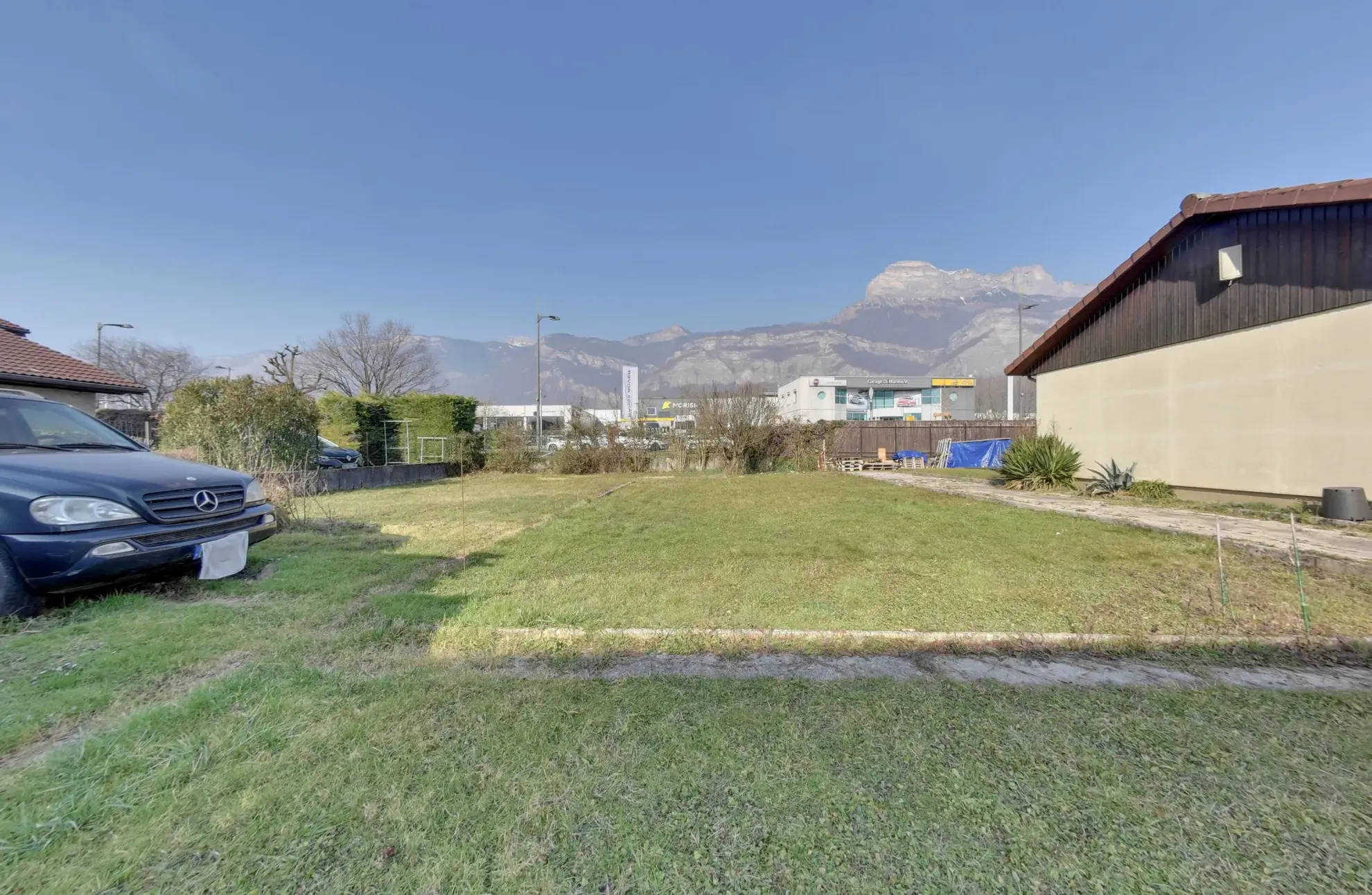 Terrain Constructible à Vendre à Crolles - 390 m² avec Permis de Construire 